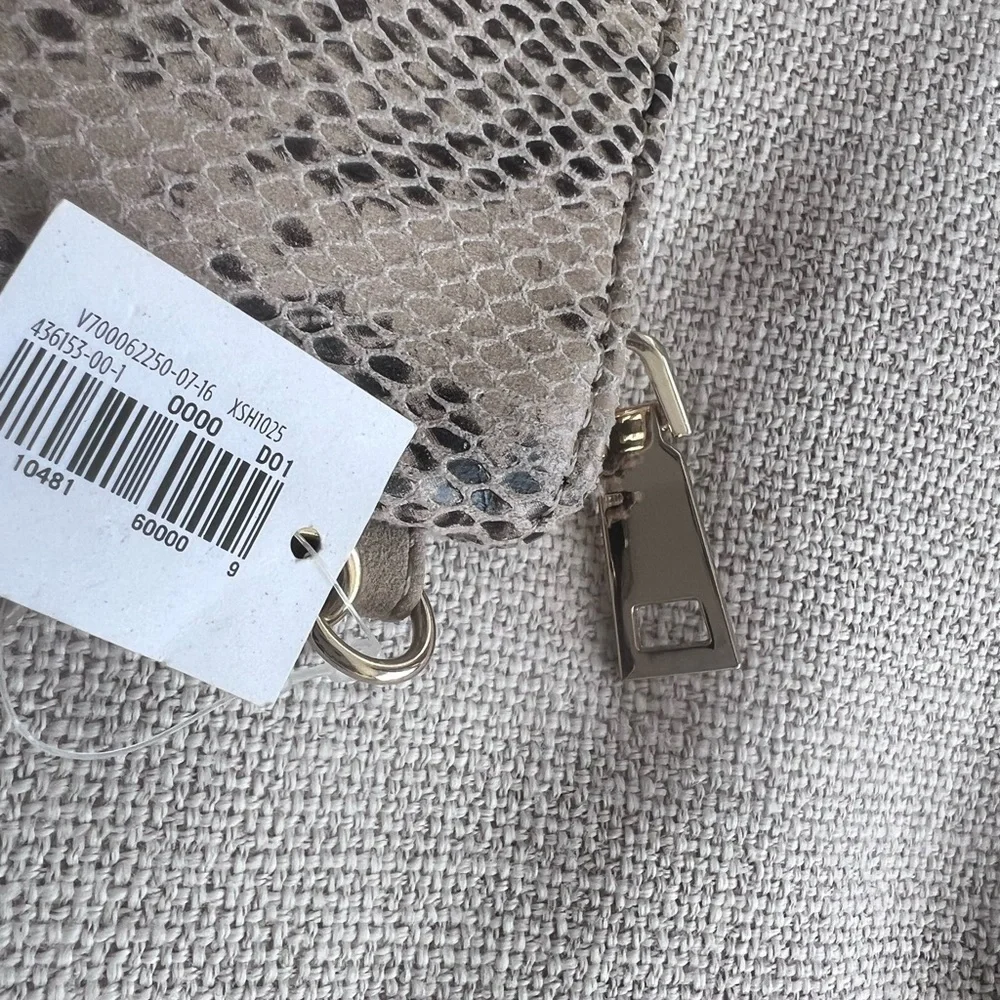 Wristlet. Faux snake-print leather. - Picture 2 of 4